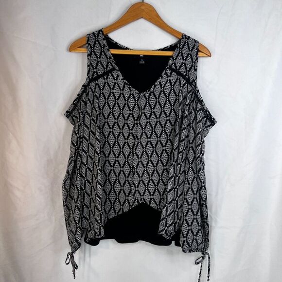 IZ Byer Geometric Print Cut Out Shoulder Long Sleeve Boho Blouse Size XL Maximal - Picture 13 of 13